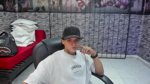 Snapshot of luckyy_boy_ chatting on 04-23-26, 10:01 Lucky online show from 04-23-26, 10:01