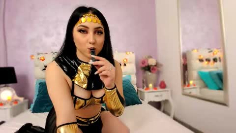 Snapshot of luckyymia chatting on 10-31-25, 06:20 Mia online show from 10-31-25, 06:20