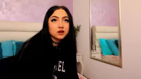 Snapshot of luckyymia chatting on 12-02-25, 06:14 Mia online show from 12-02-25, 06:14