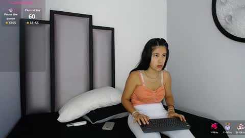 Snapshot of lucy__23 chatting on 10-01-25, 04:29 online show from 10-01-25, 04:29