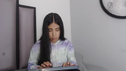 Snapshot of lucy__23 chatting on 11-26-25, 04:24 online show from 11-26-25, 04:24