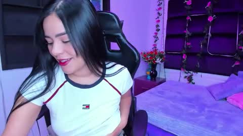 Snapshot of lucy_brunno chatting on 12-18-25, 12:44 lucy_brunno online show from 12-18-25, 12:44