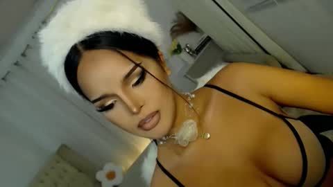 Snapshot of lucy_heartfiliaxxx chatting on 12-23-25, 07:17 MONA online show from 12-23-25, 07:17