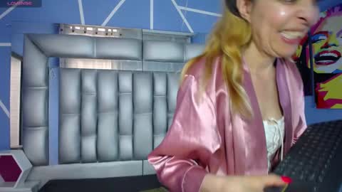  SleepyAbuela online show from 09-12-25, 01:55