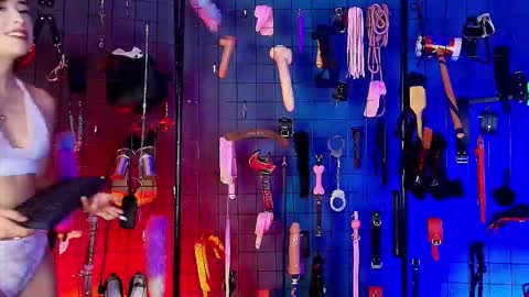 Snapshot of lucy_queensss chatting on 11-17-25, 08:47 Lucy and slave maddy online show from 11-17-25, 08:47