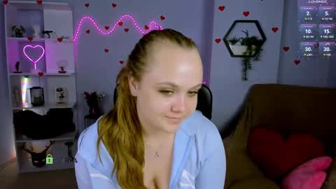Snapshot of lucy_shy3 chatting on 06-08-26, 01:28 lucy online show from 06-08-26, 01:28