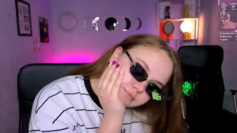Snapshot of lucy_shy3 chatting on 06-11-26, 03:04 lucy online show from 06-11-26, 03:04