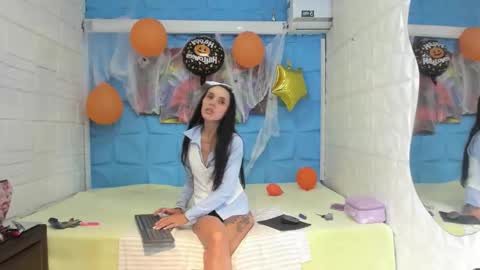 Snapshot of lucy_unlimited chatting on 10-31-25, 02:40 Lucy unlimit come back here online show from 10-31-25, 02:40