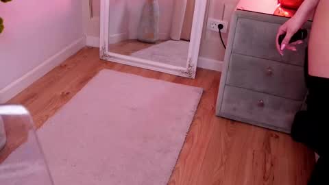 LucyAddison online show from 03-11-25, 04:51