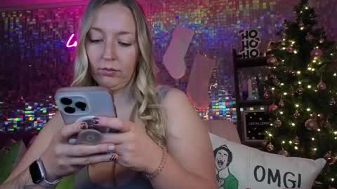 Snapshot of lucyallen4201 chatting on 12-20-25, 11:50 lucyallen4201 online show from 12-20-25, 11:50