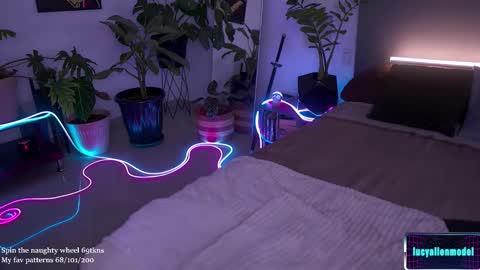 Lucy Alien  online show from 11-15-25, 01:18