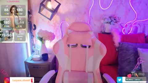 Snapshot of lucyanasilva chatting on 12-15-25, 12:31 Lucyana Silva online show from 12-15-25, 12:31