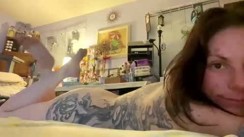 Snapshot of lucyford88 chatting on 10-19-25, 11:00 lucyford88 online show from 10-19-25, 11:00