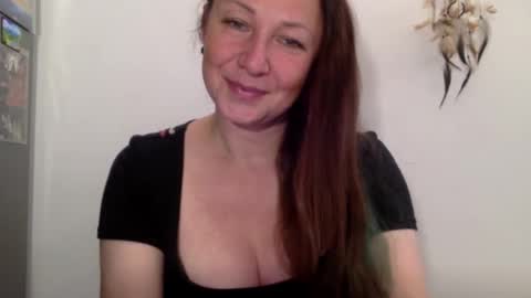 Snapshot of lucykissxx chatting on 10-22-25, 02:17 LucyKissxx online show from 10-22-25, 02:17