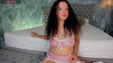 Snapshot of lucylovelyy1 chatting on 09-20-25, 06:53 Lucy online show from 09-20-25, 06:53