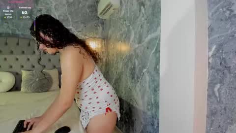 Snapshot of lucylovelyy1 chatting on 11-21-25, 01:59 Lucy online show from 11-21-25, 01:59