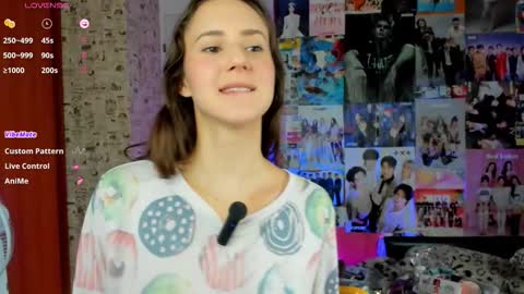 Lucy Rose online show from 09-12-25, 06:46