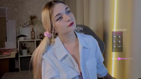 Snapshot of lucysbrain chatting on 11-02-25, 05:26 Lucy online show from 11-02-25, 05:26