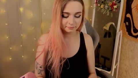 Snapshot of lucysbrain chatting on 01-11-26, 05:29 Lucy online show from 01-11-26, 05:29