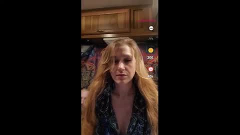 Snapshot of lucyvybes_and_gogert chatting on 12-31-24, 01:19 Lucy Vybes and Go-Gert online show from 12-31-24, 01:19