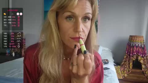 Snapshot of lucyvybes_and_gogert chatting on 12-19-25, 07:10 Lucy Vybes and Go-Gert online show from 12-19-25, 07:10