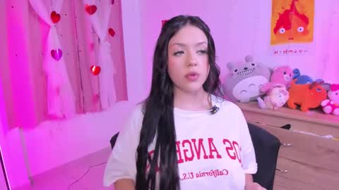 Snapshot of lucyy_peach chatting on 09-22-25, 01:18 LUCYY FROM HOME online show from 09-22-25, 01:18