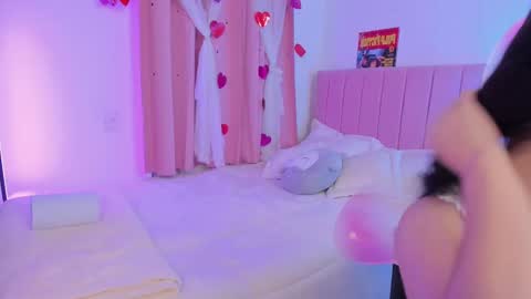 Snapshot of lucyy_peach chatting on 10-05-25, 01:59 LUCYY FROM HOME online show from 10-05-25, 01:59