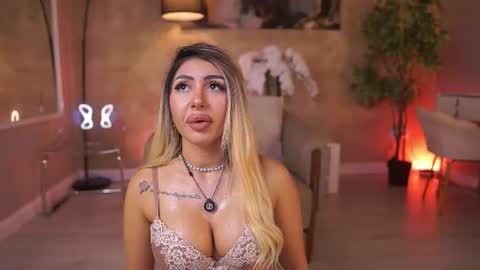 Snapshot of lucyyrosse chatting on 06-25-26, 08:08 LucyRose online show from 06-25-26, 08:08