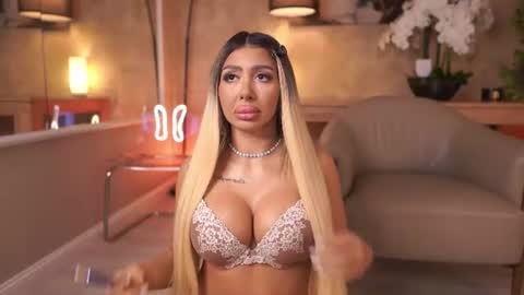 Snapshot of lucyyrosse chatting on 07-22-26, 08:28 LucyRose online show from 07-22-26, 08:28