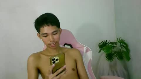 Snapshot of lui_the_fucker chatting on 12-15-25, 05:44 lui_the_fucker online show from 12-15-25, 05:44