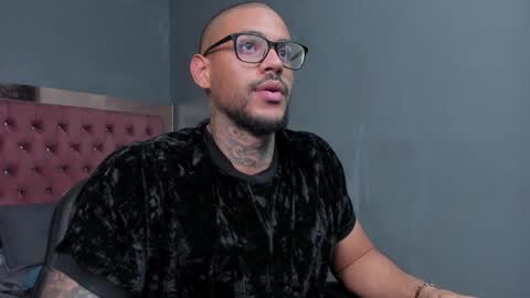 Snapshot of luigi1_ chatting on 01-12-25, 02:03 Luigi Vitale online show from 01-12-25, 02:03