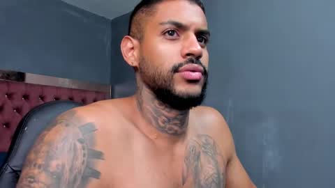 Snapshot of luigi1_ chatting on 02-18-25, 04:37 Luigi Vitale online show from 02-18-25, 04:37