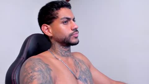 Snapshot of luigi1_ chatting on 11-06-25, 02:01 Luigi Vitale online show from 11-06-25, 02:01