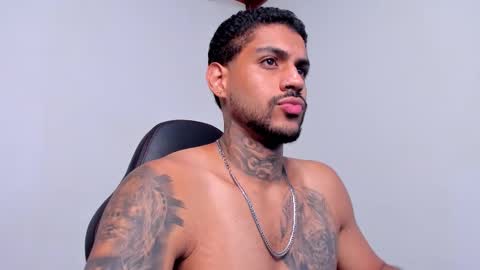 Snapshot of luigi1_ chatting on 11-12-25, 03:51 Luigi Vitale online show from 11-12-25, 03:51