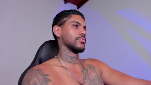 Snapshot of luigi1_ chatting on 11-19-25, 02:06 Luigi Vitale online show from 11-19-25, 02:06