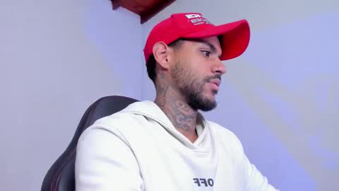 Snapshot of luigi1_ chatting on 11-27-25, 08:16 Luigi Vitale online show from 11-27-25, 08:16