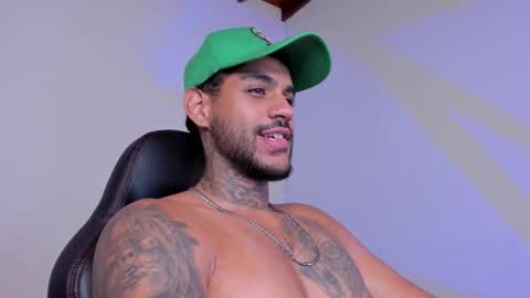 Snapshot of luigi1_ chatting on 11-28-25, 04:48 Luigi Vitale online show from 11-28-25, 04:48