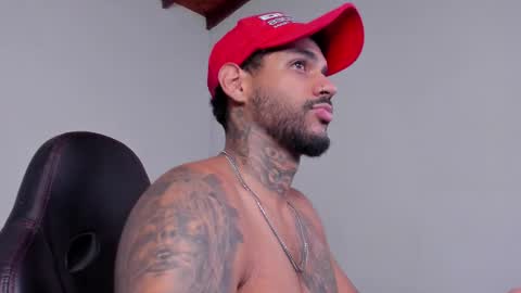 Snapshot of luigi1_ chatting on 12-05-25, 02:09 Luigi Vitale online show from 12-05-25, 02:09