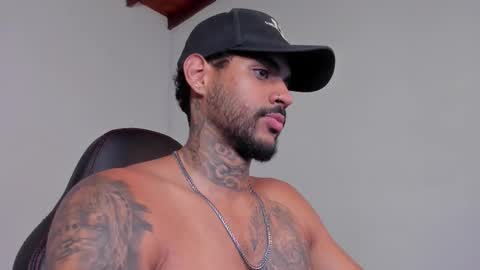 Snapshot of luigi1_ chatting on 12-15-25, 05:12 Luigi Vitale online show from 12-15-25, 05:12