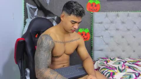 Luigi Independent model online show from 10-16-25, 10:05