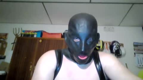 Snapshot of luis2423 chatting on 03-10-25, 07:50 A slave to the mistress.. un esclavo para las amas dominantes. online show from 03-10-25, 07:50