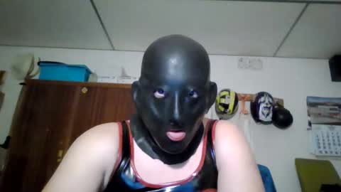 Snapshot of luis2423 chatting on 11-29-25, 02:20 A slave to the mistress.. un esclavo para las amas dominantes. online show from 11-29-25, 02:20