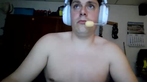 Snapshot of luis2423 chatting on 04-18-26, 01:20 A slave to the mistress.. un esclavo para las amas dominantes. online show from 04-18-26, 01:20