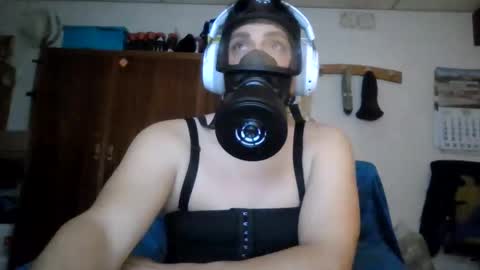 Snapshot of luis2423 chatting on 05-08-26, 10:37 A slave to the mistress.. un esclavo para las amas dominantes. online show from 05-08-26, 10:37