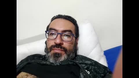 Snapshot of luis2988z chatting on 04-26-26, 03:04 Hairyman online show from 04-26-26, 03:04