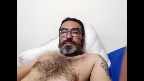 Snapshot of luis2988z chatting on 05-02-26, 01:10 Hairyman online show from 05-02-26, 01:10