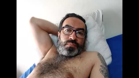 Snapshot of luis2988z chatting on 05-02-26, 01:27 Hairyman online show from 05-02-26, 01:27