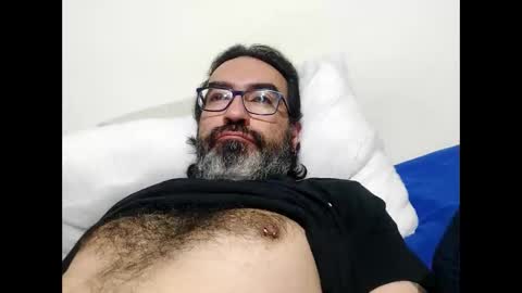 Snapshot of luis2988z chatting on 05-03-26, 01:44 Hairyman online show from 05-03-26, 01:44