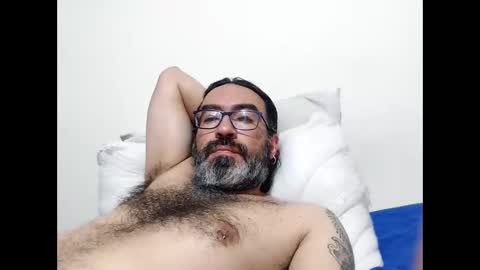 Snapshot of luis2988z chatting on 05-03-26, 11:11 Hairyman online show from 05-03-26, 11:11
