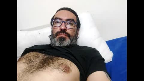 Snapshot of luis2988z chatting on 05-06-26, 02:29 Hairyman online show from 05-06-26, 02:29